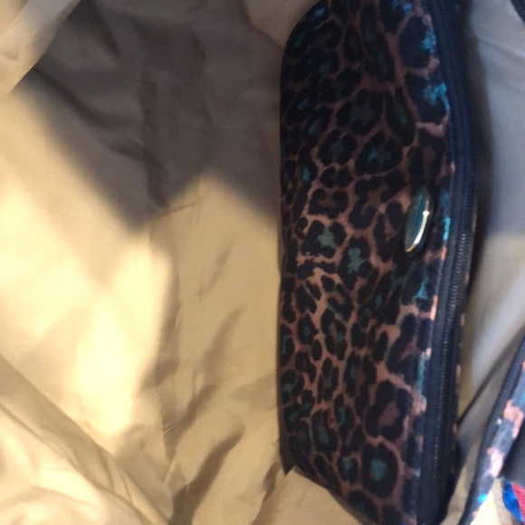 Leopard Coach overnight bag with makeup case - Picture 3 of 3